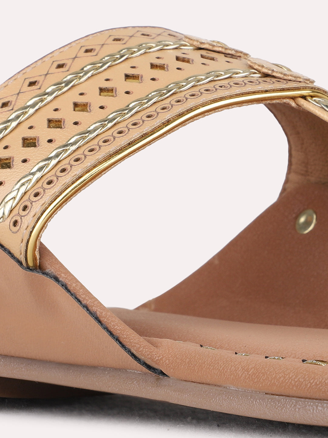 Womens Beige Ethnic Embellished One Toe Kolhapuris