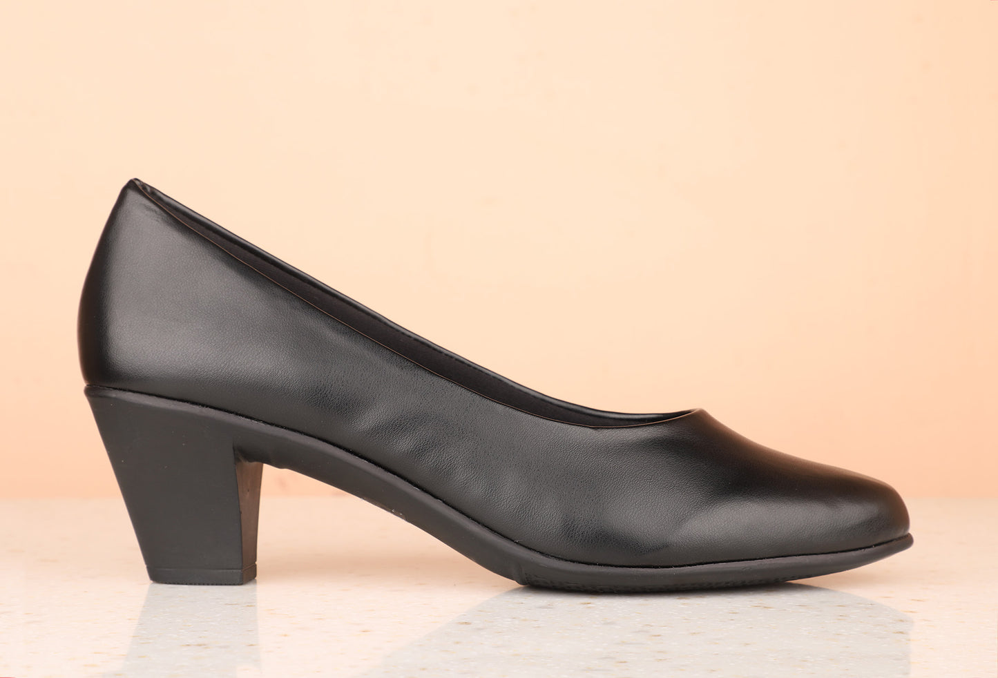 Women Black Solid Block Pumps