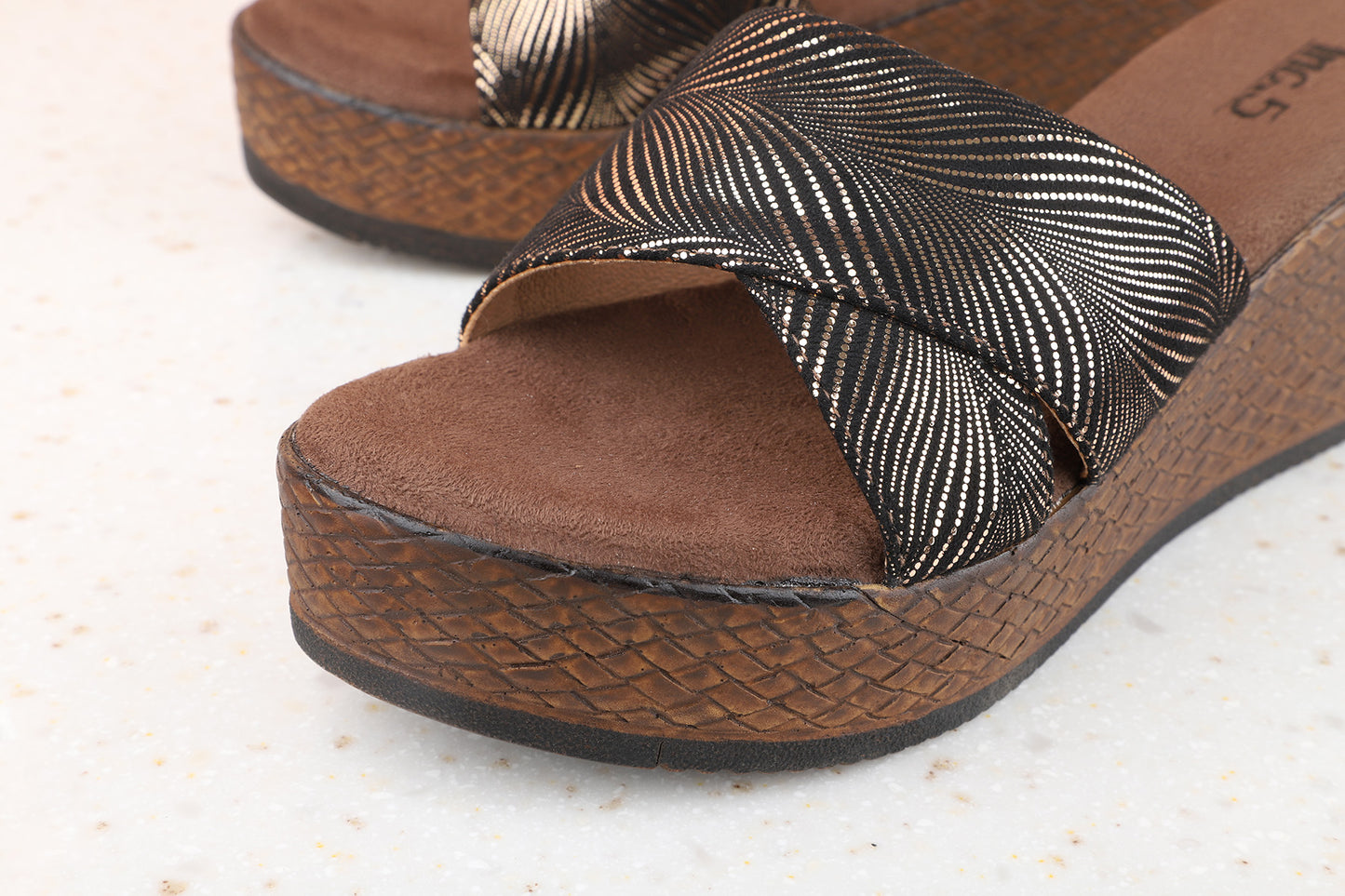 Women Antique Textured Wedge Heels