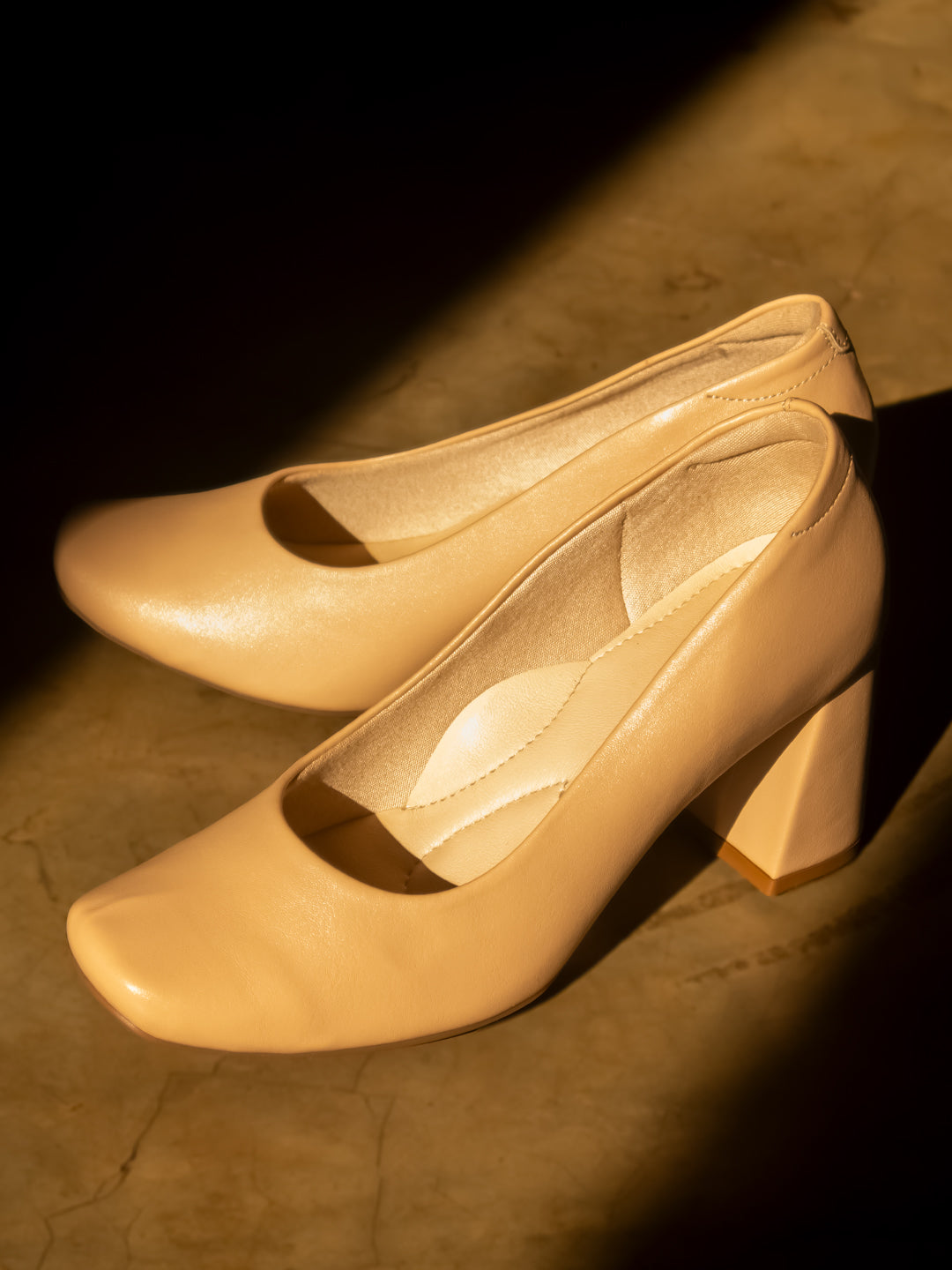 Woman Beige Solid Block Pumps Woman Beige Solid Block Pumps