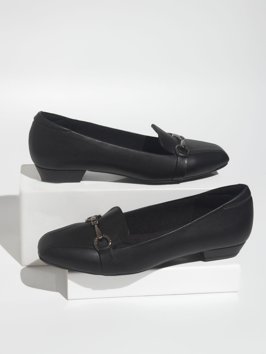 Women Black Solid Block Pumps with Chain Upper Detail