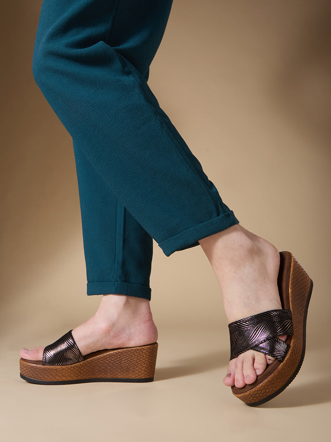 Women Antique Textured Wedge Heels