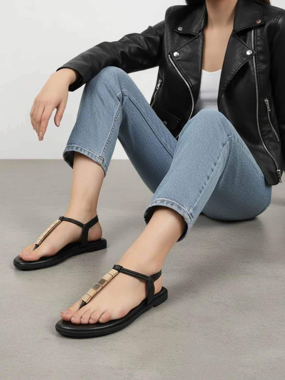 Women Black And Gold-Toned Open Toe Flats