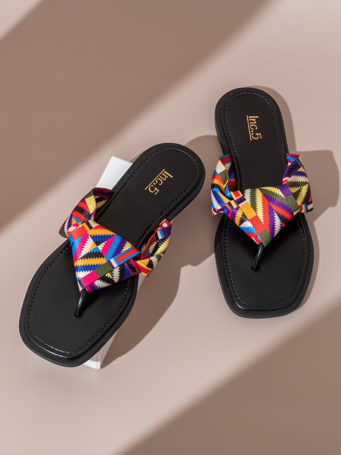 Women Black And Multicoloured Open Toe Flats With Knot Detail