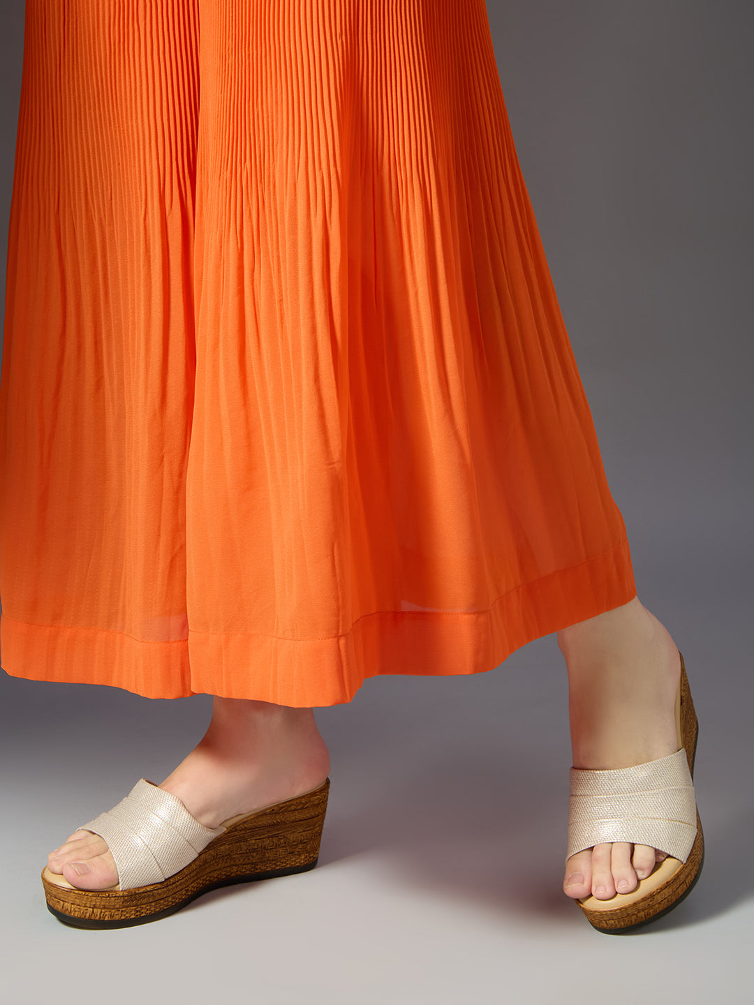 Women Golden Party Wear Solid Round Toe Wedge Heel Sandals