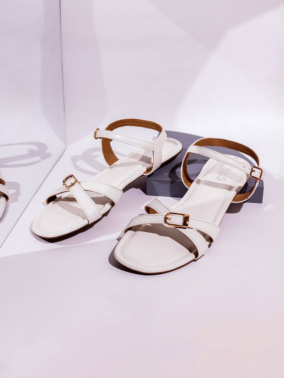 Womens White Casual Solid Open Toe Flat Sandals