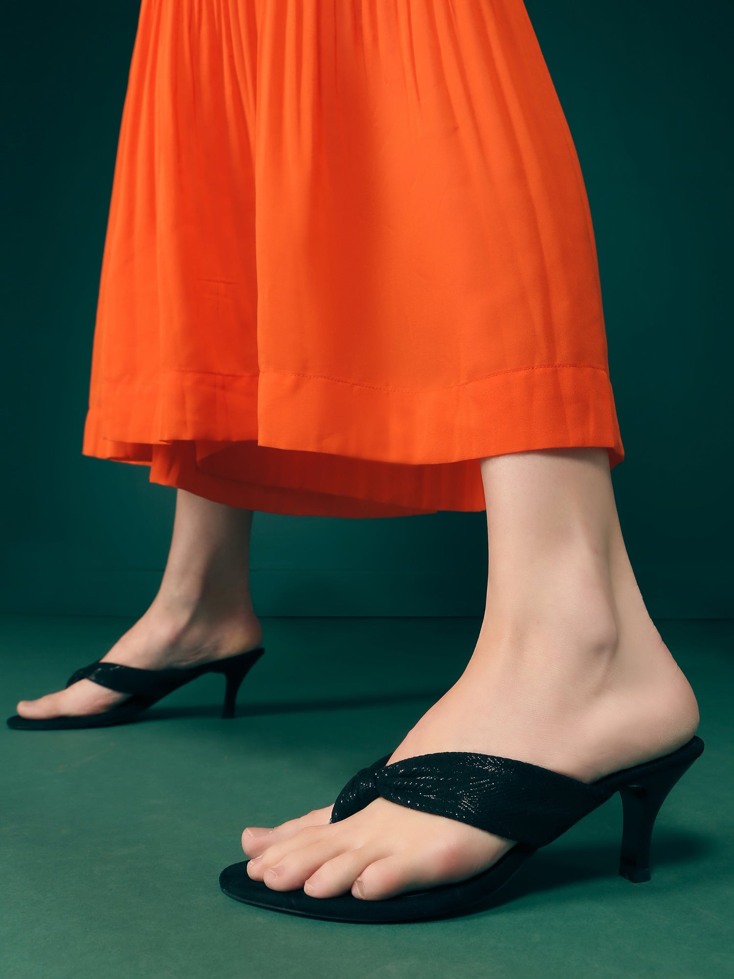 Women Black Party Wear Solid Round Toe Kitten Heel Sandals