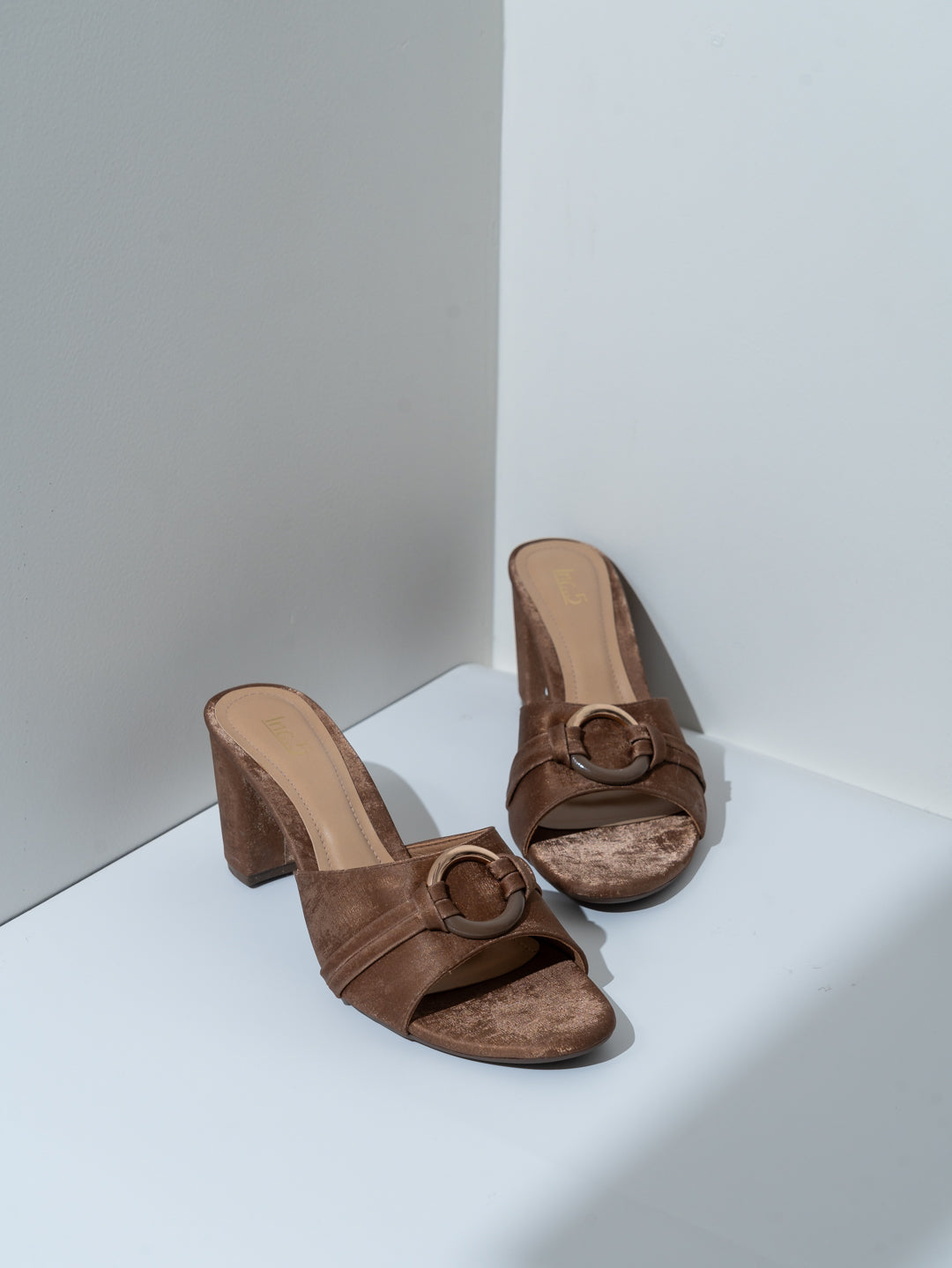 Womens Brown Party Wear Solid Pattern Round Toe Block Heel Sandals