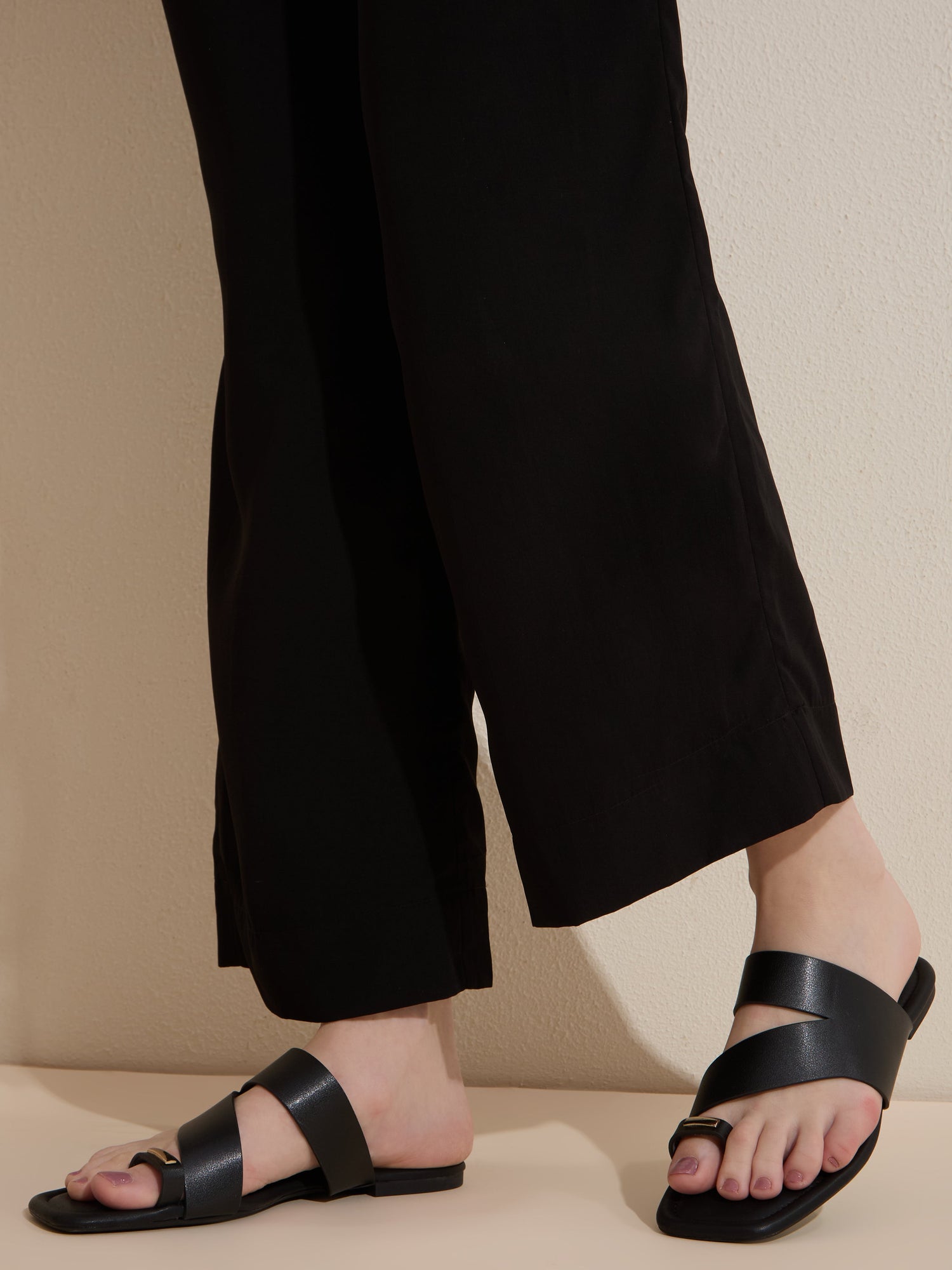 Womens Black Casual T-Strap Flat Sandals