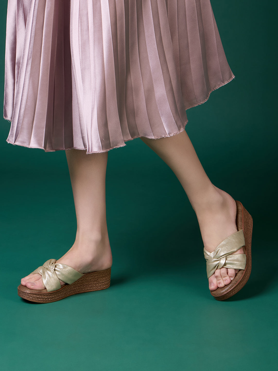 Women Golden Party Wear Solid Round Toe Wedges Sandals