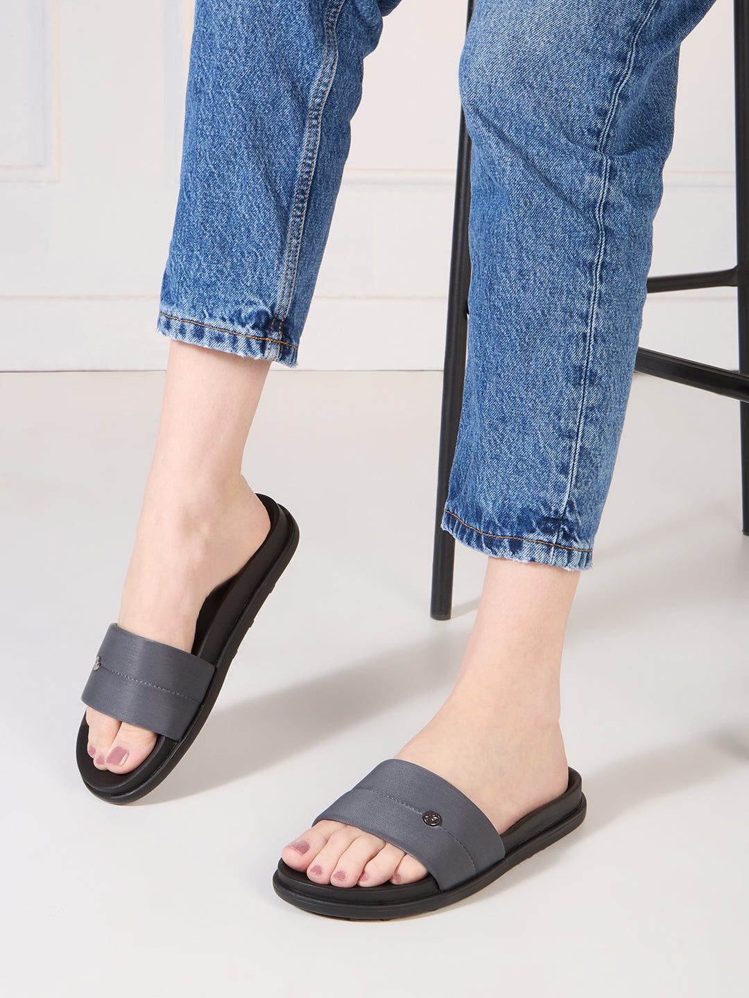 Womens Grey Casual Solid T-Strap Flat Slip-On Sandals
