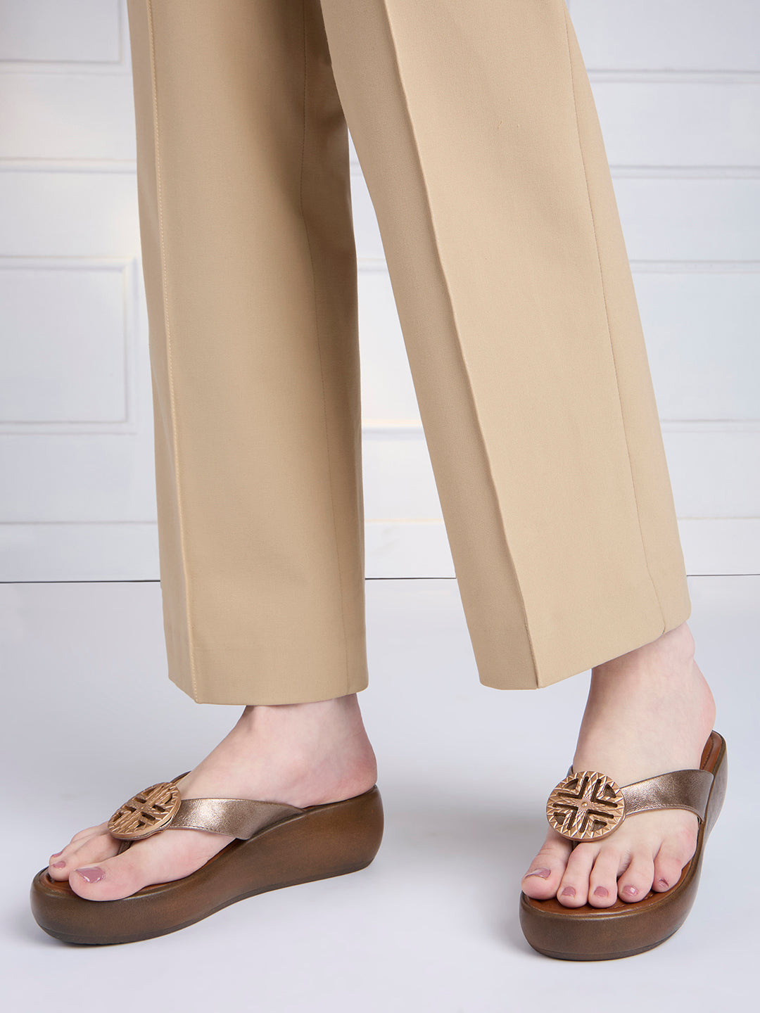 Womens Golden Party Wear Solid Round Toe Wedge Heel Sandals