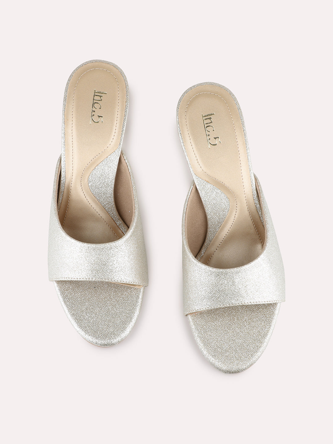 Womens Golden Party Wear Solid Round Toe Block Heel Sandals