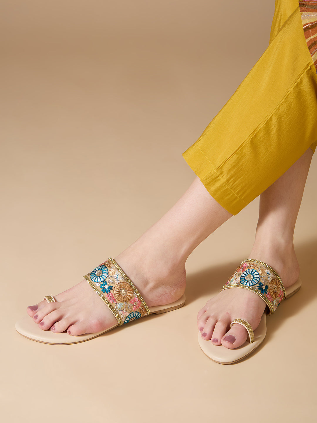 Womens Golden Ethnic Embroidered One Toe Flat Slip-On Sandals
