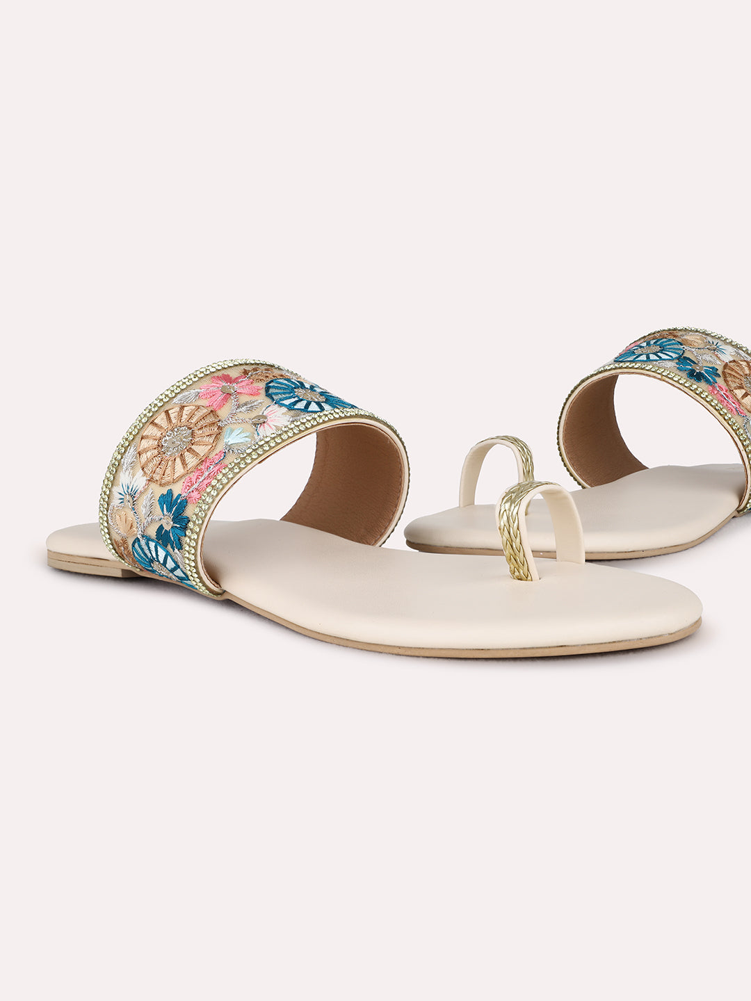 Womens Golden Ethnic Embroidered One Toe Flat Slip-On Sandals