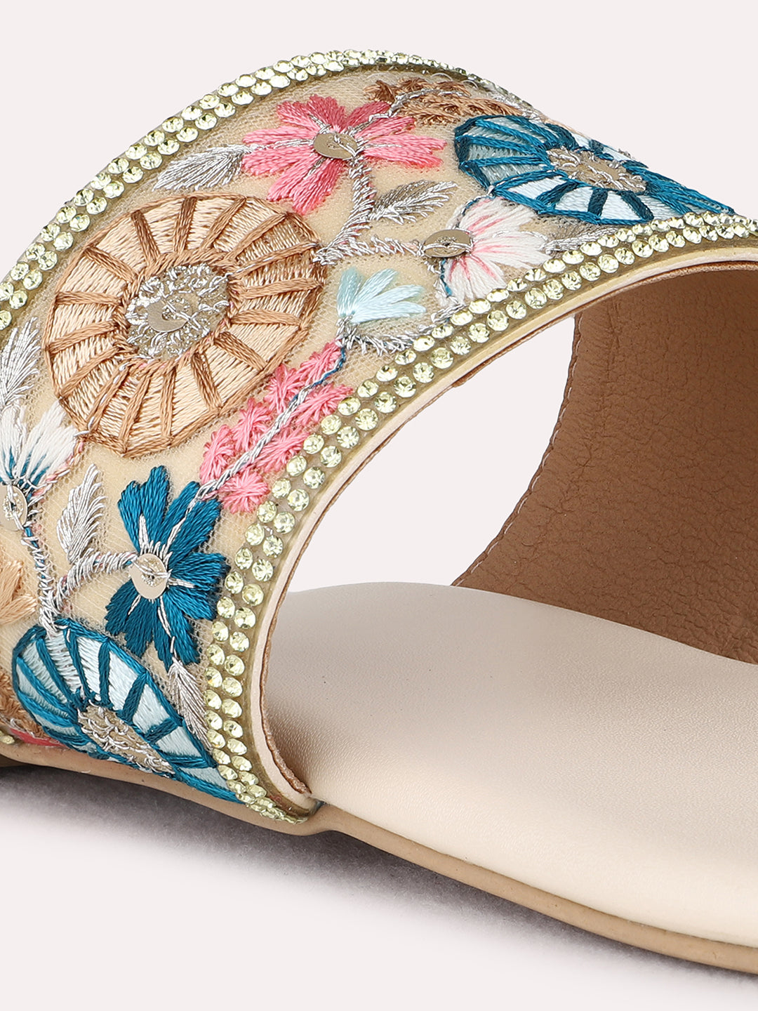 Womens Golden Ethnic Embroidered One Toe Flat Slip-On Sandals