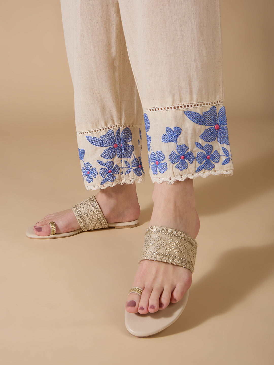 Womens Cream Ethnic Embroidered One Toe Flat Slip-On Sandals