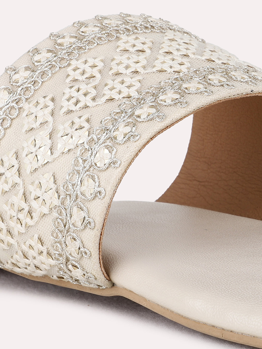 Womens Cream Ethnic Embroidered One Toe Flat Slip-On Sandals