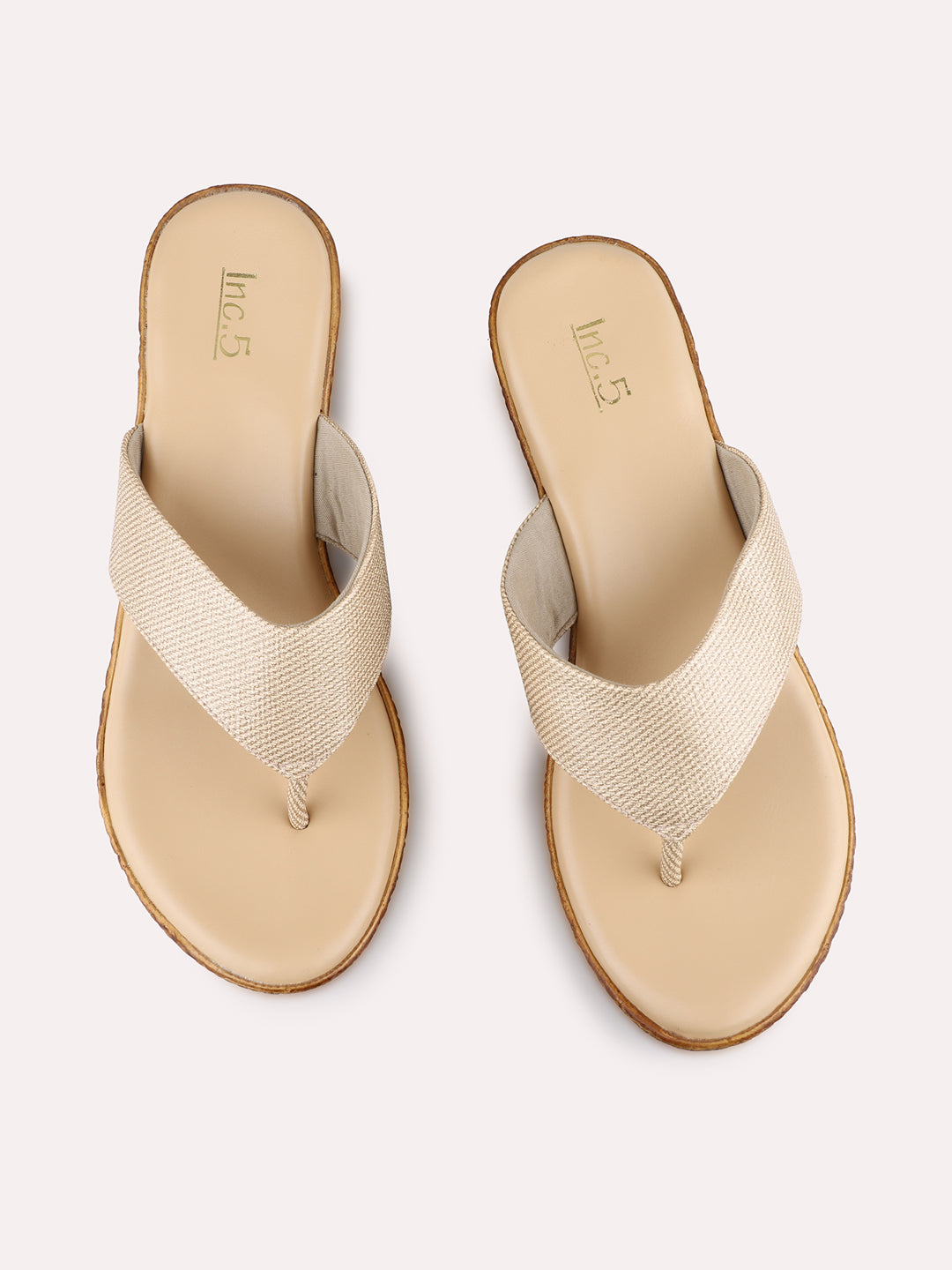 Womens Golden Party Wear Solid Wedges Sandals