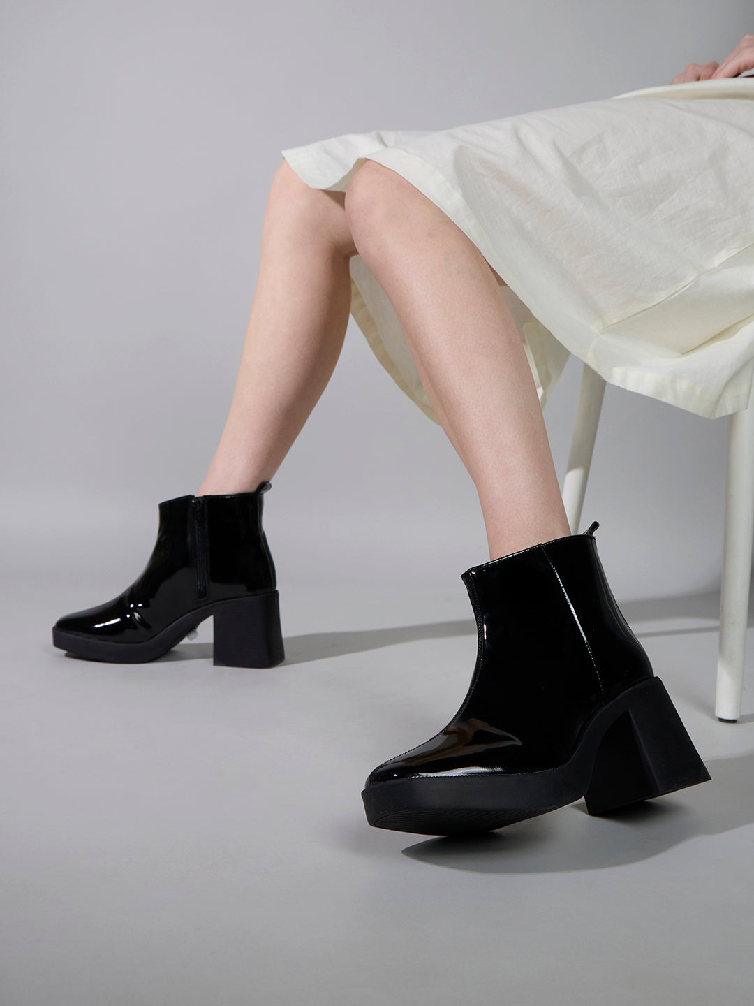 Womens Black Casual Solid Pattern Round Toe Ankle Boots