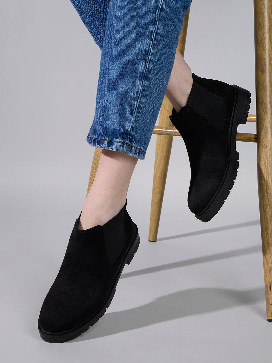 Womens Black Casual Solid Round Toe Chelsea Boots