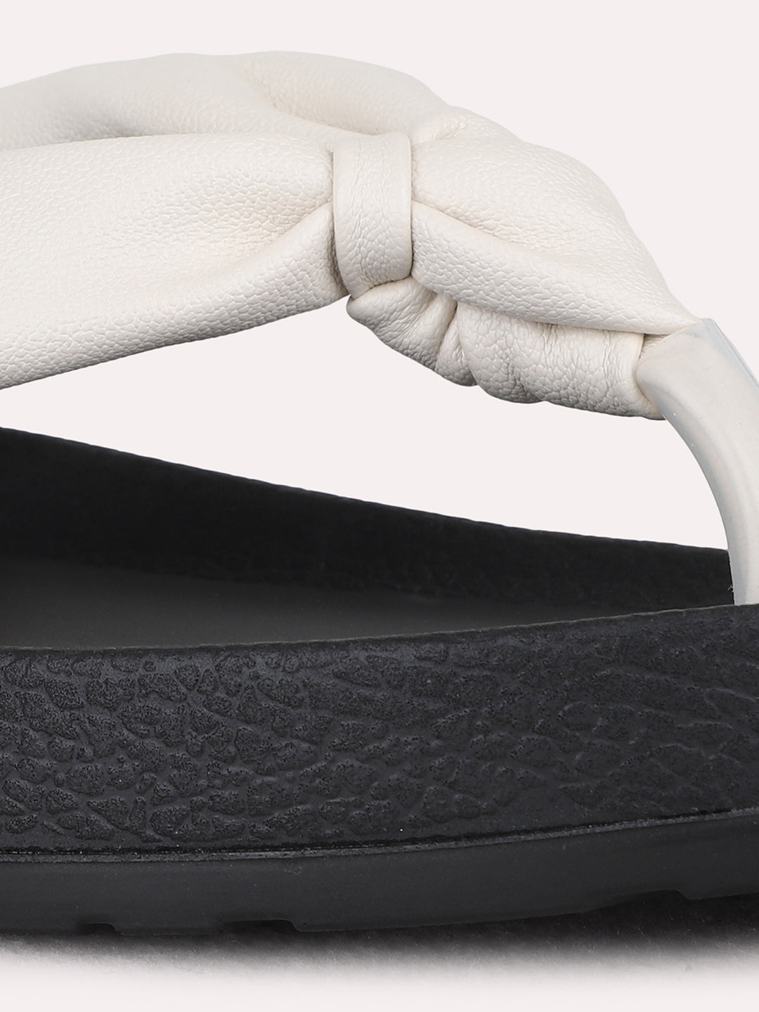 Womens Cream Casual Solid T-Strap Flat Slip-On Sandals