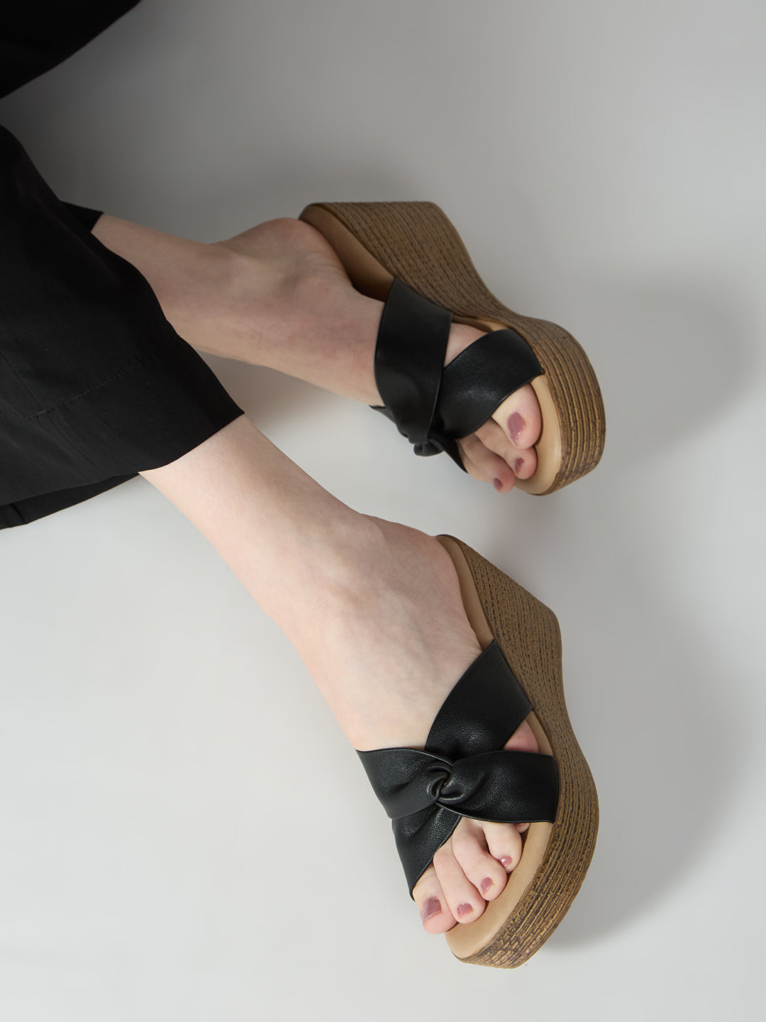 Womens Black Party Wear Solid Wedge Heel Sandals