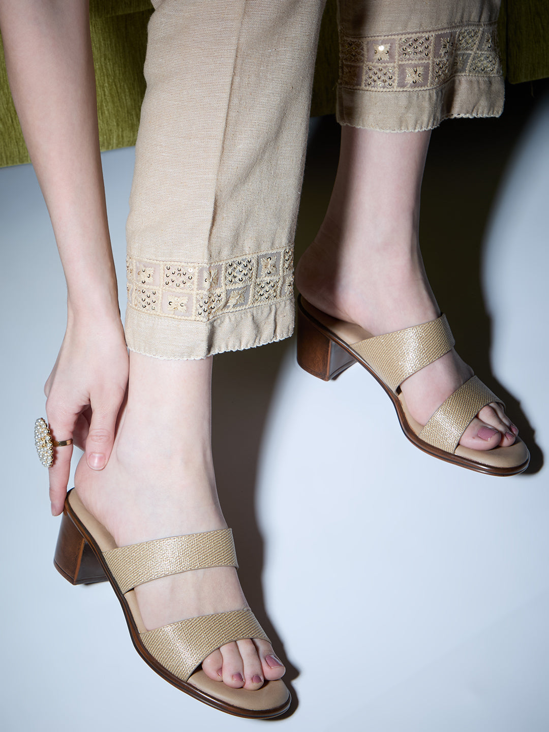 Womens Golden Party Wear Solid Block Heels