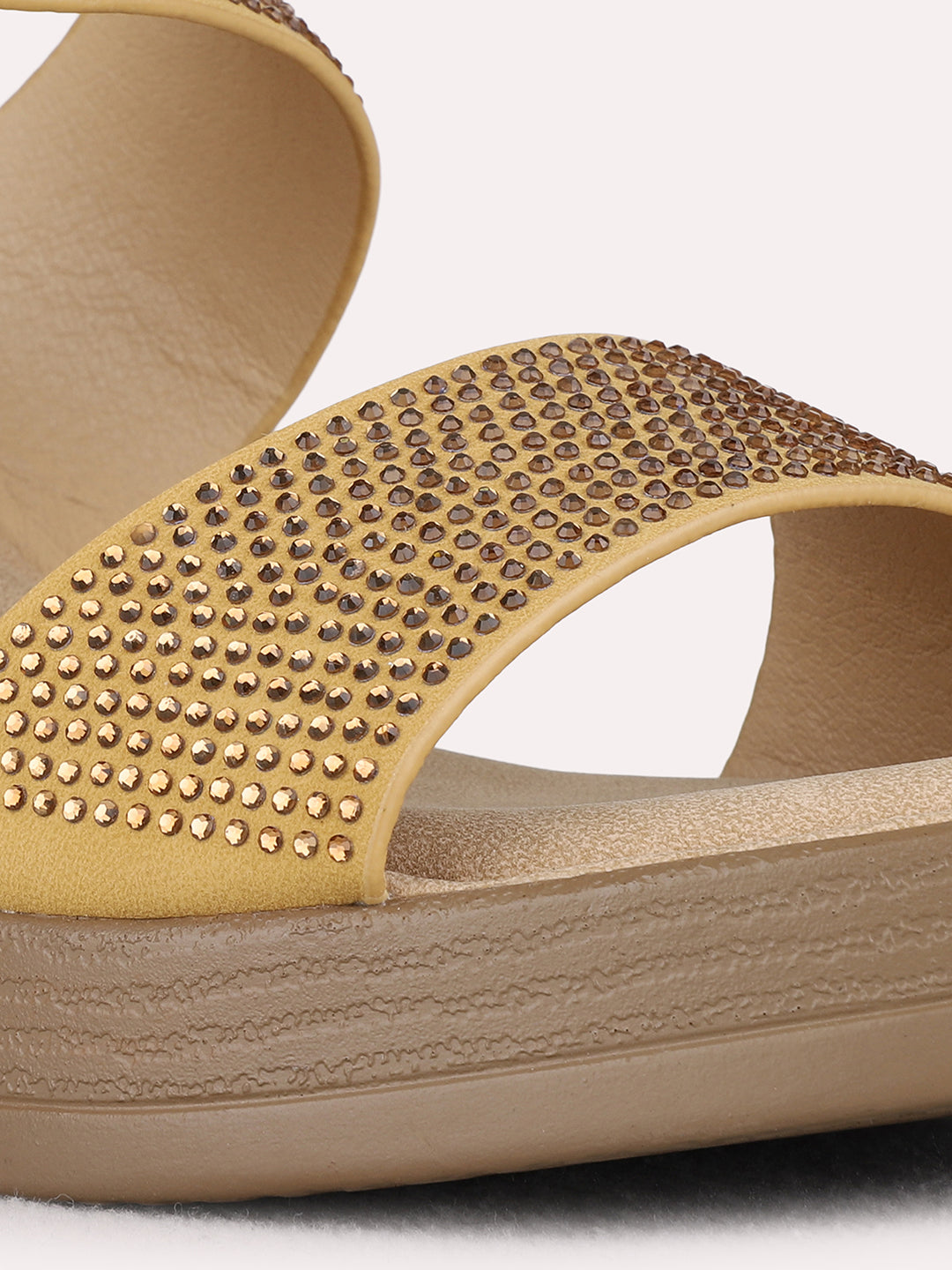 Womens Golden Party Wear Solid Pattern Round Toe Block Heels