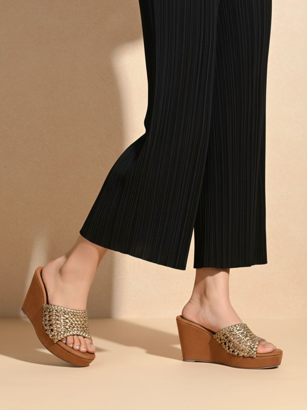 Womens Gold Party wear Solid Round Toe Wedge Heels