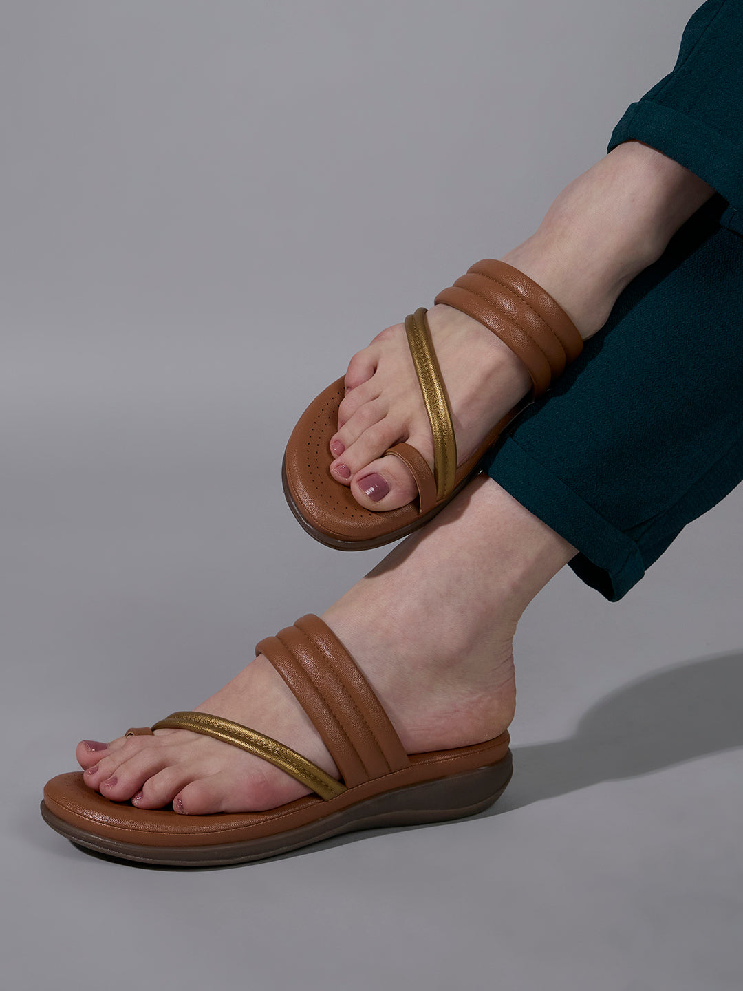 Womens Tan Casual Solid One Toe Flat Sandals