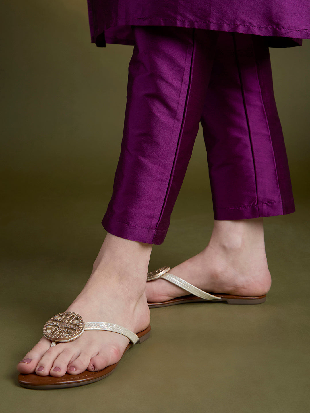 Womens Silver Casual Solid T-Strap Flat Sandals