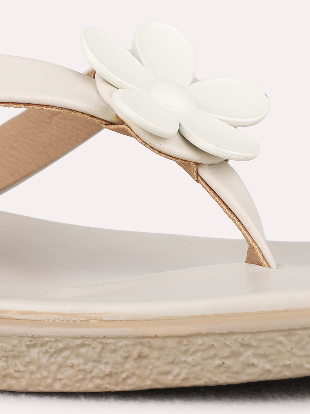 Womens Cream Casual Solid Pattern T-Strap Flat Slip-Ons