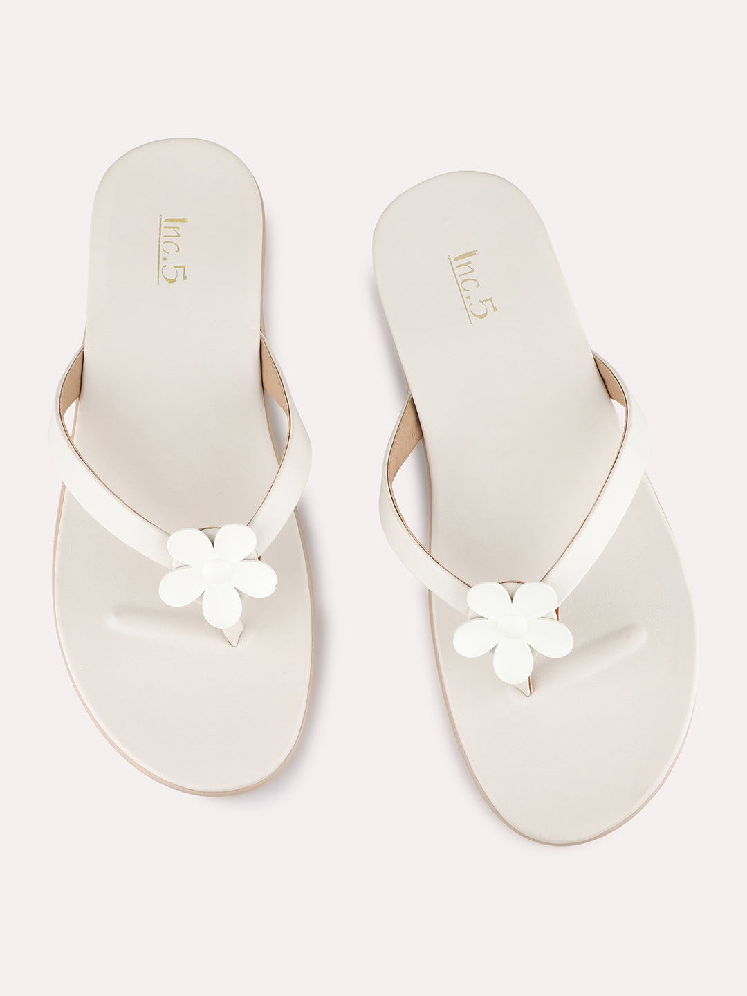 Womens Cream Casual Solid Pattern T-Strap Flat Slip-Ons
