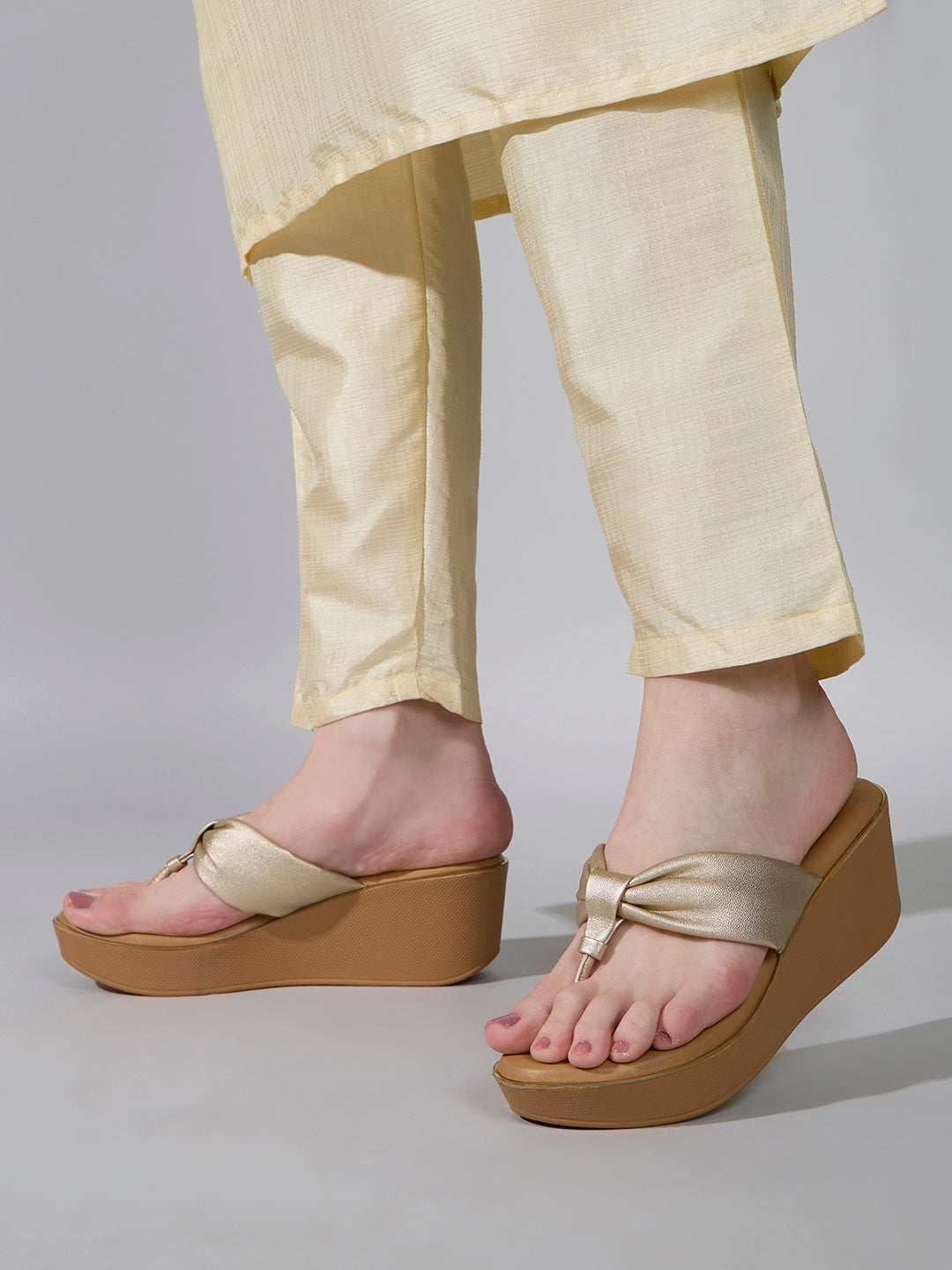 Womens Golden Party Wear Solid Round Toe Wedge Heels