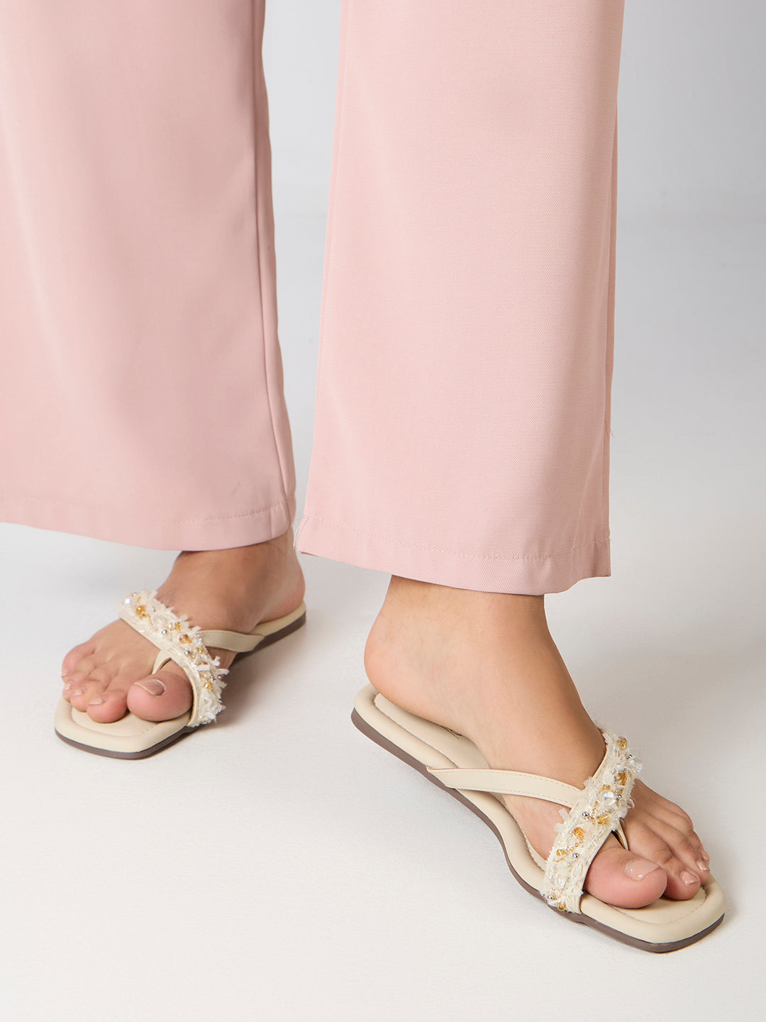 Womens Cream Casual Embellished One Toe Flat Slip-On Sandals