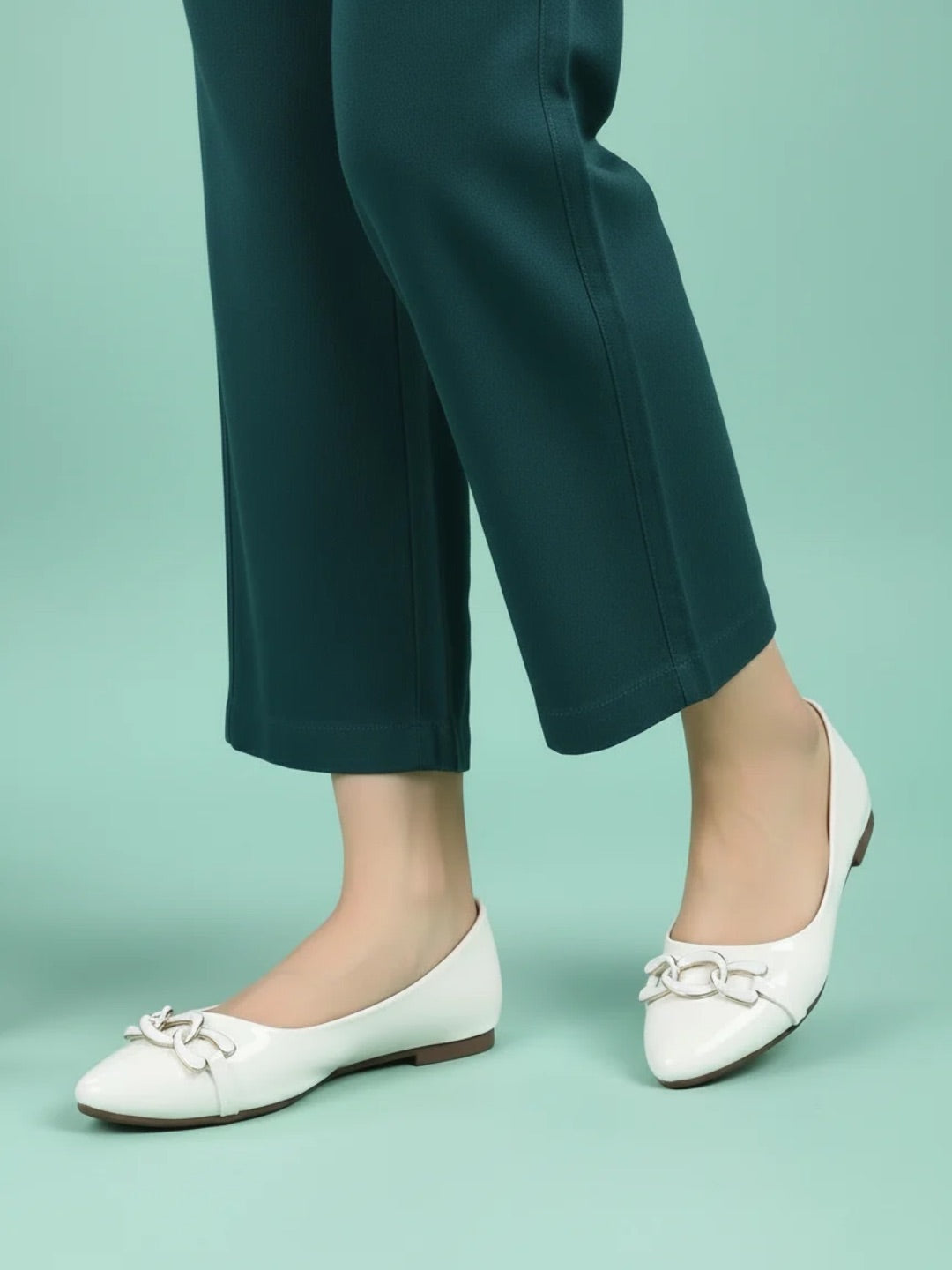 Womens White Party Wear Solid Pointed Toe Ballerinas