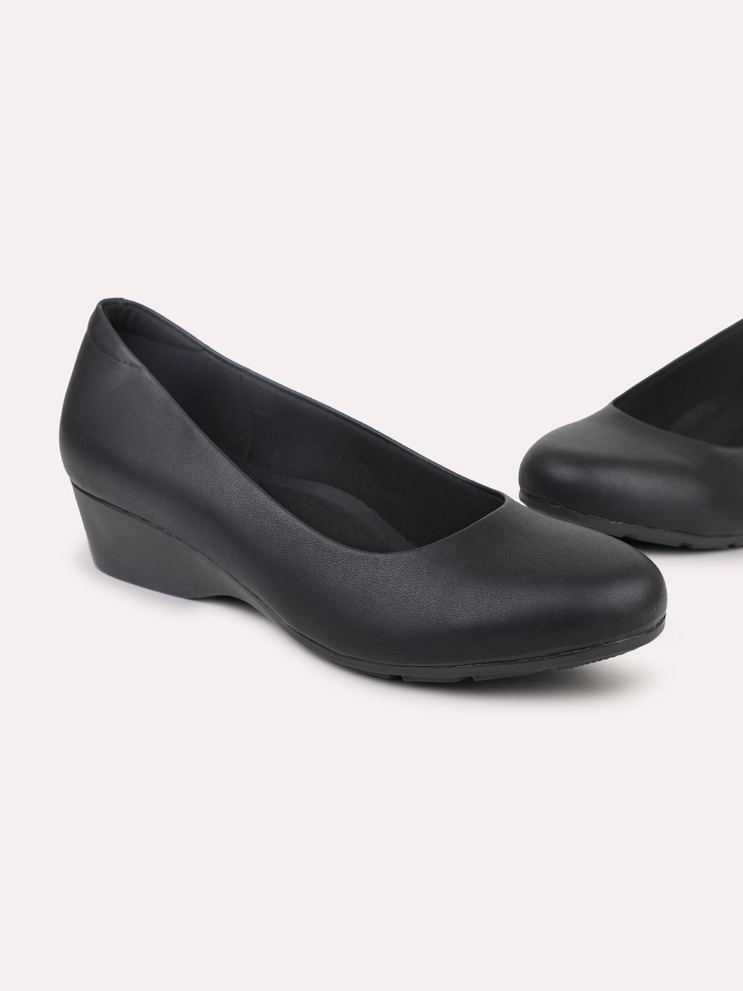 Women Black Solid Wedge Pumps