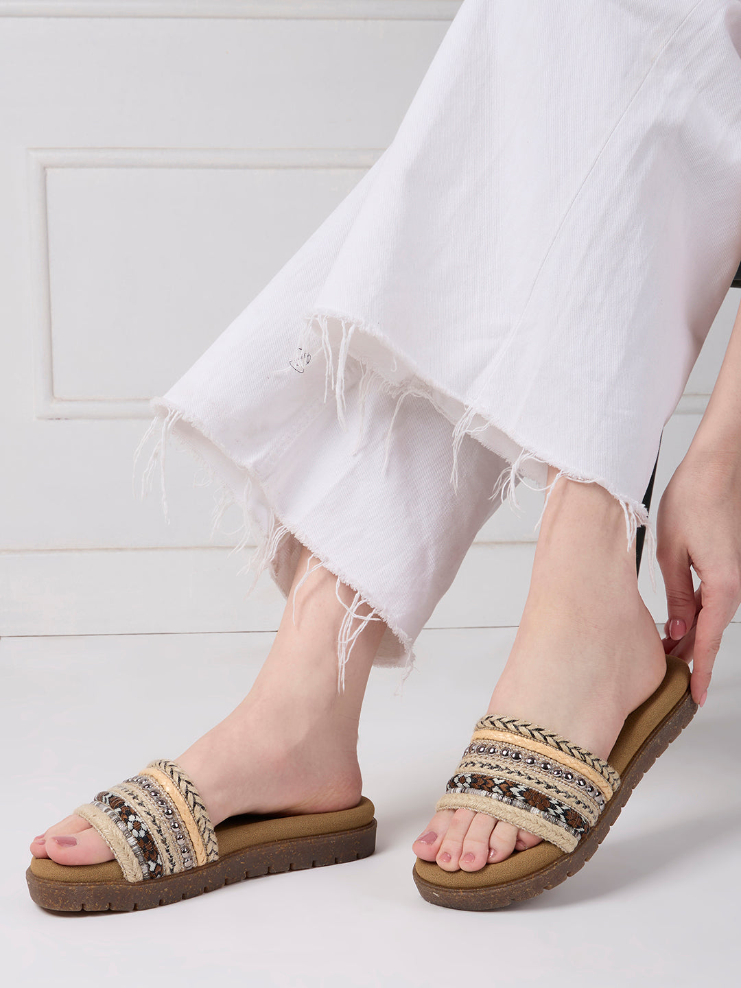 Womens Black Party Wear Embellished Open Toe Flat Slip-On Sandals