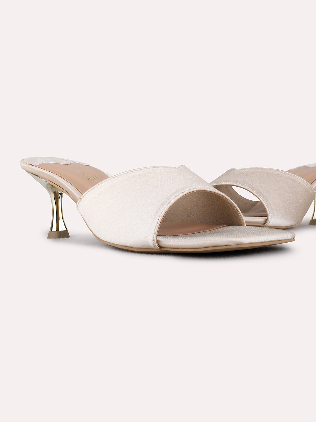 Womens Golden Party Wear Solid Square Toe Kitten Heels