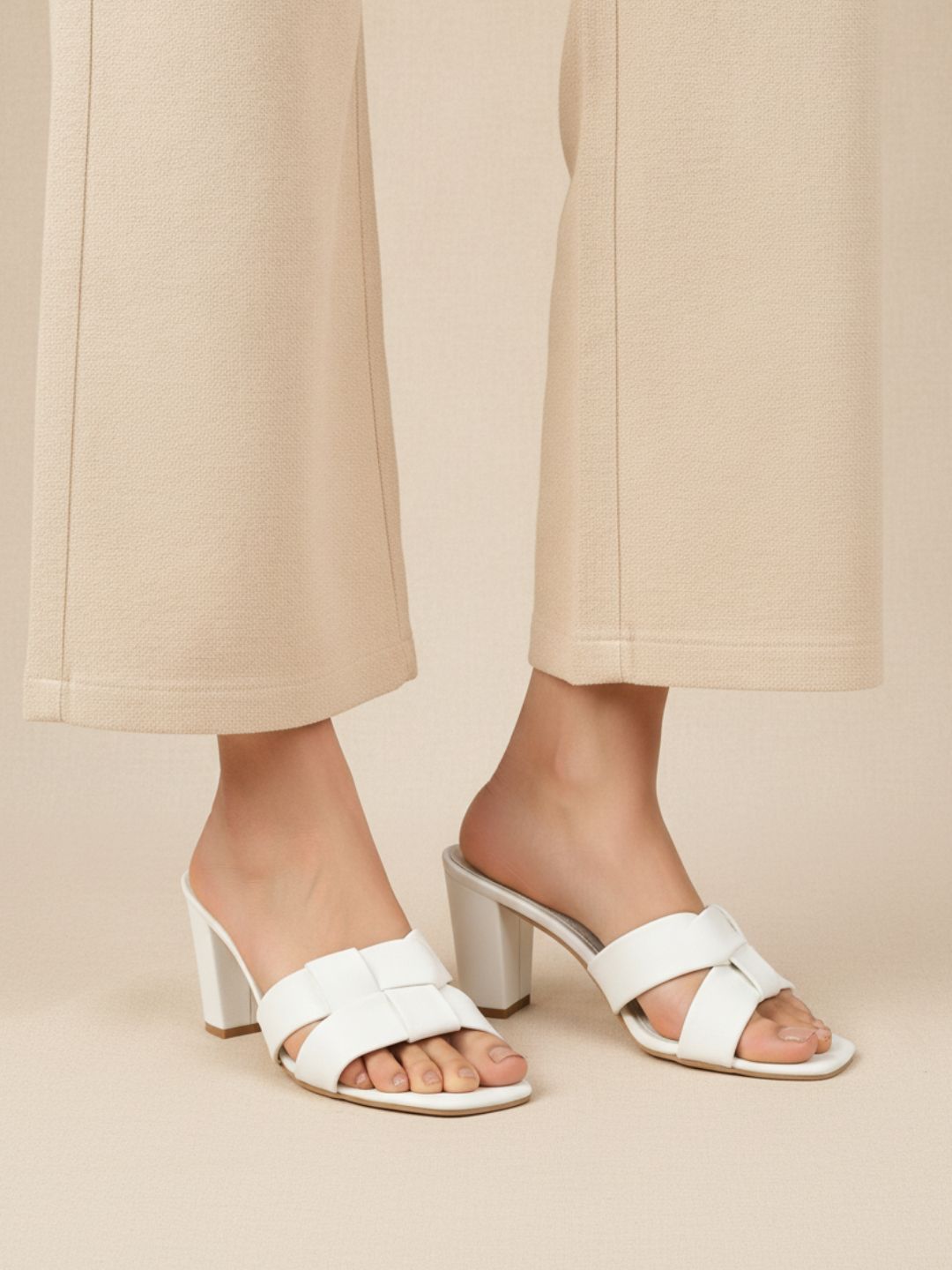 Womens White Casual Solid Pattern Square Toe Block Heels