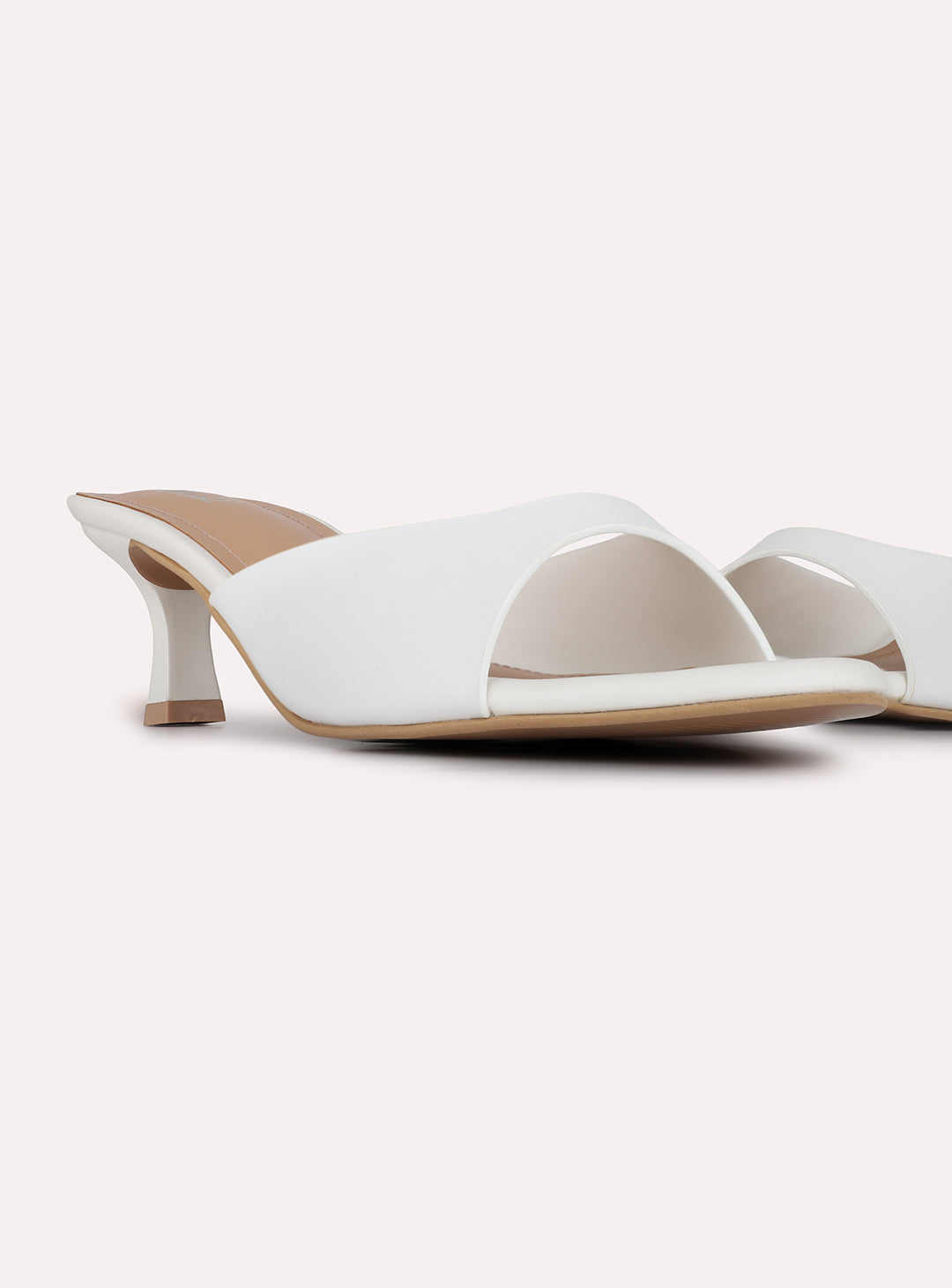 Womens White Casual Solid Round Toe Kitten Heels