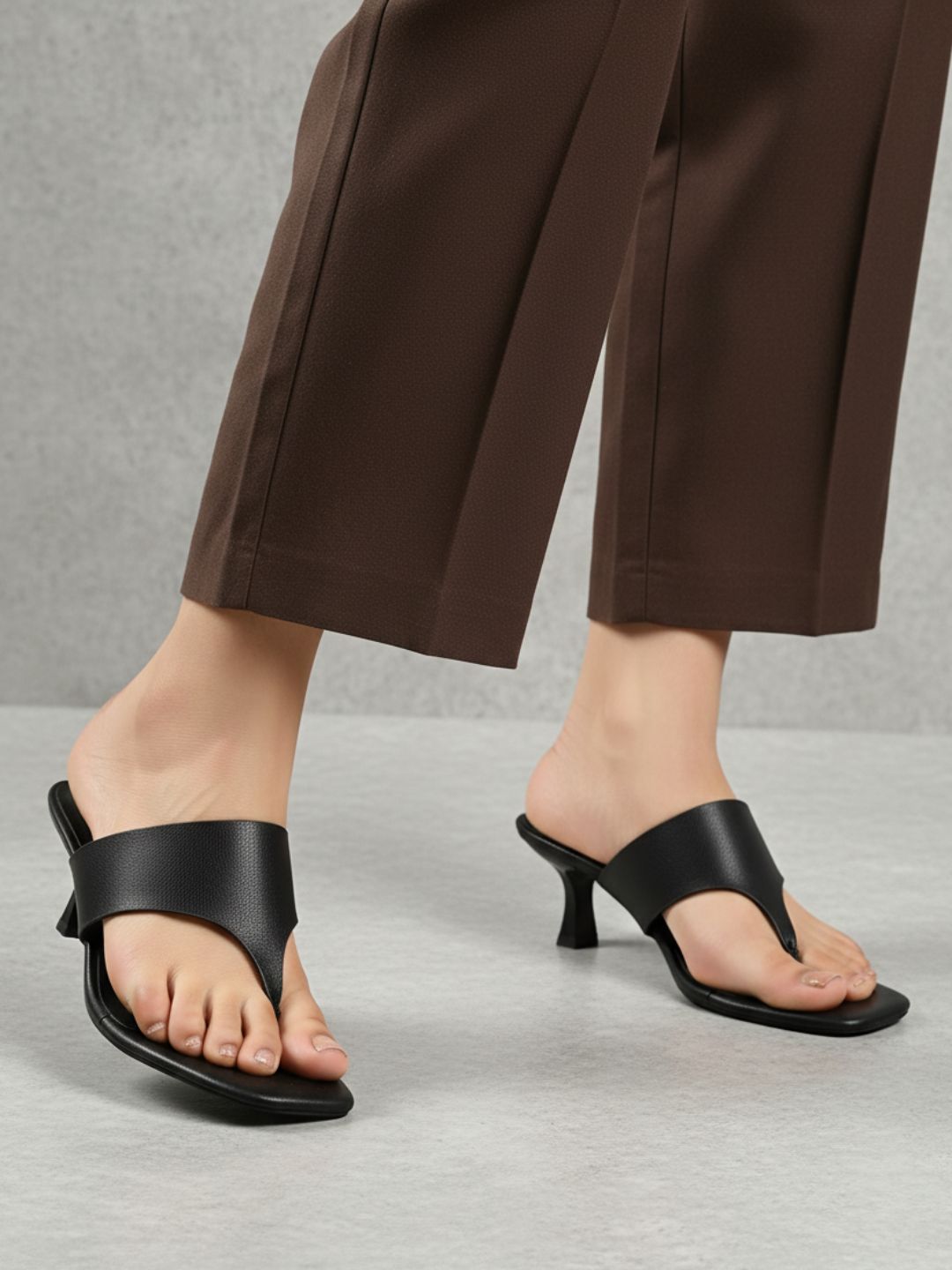 Womens Black Casual Solid Round Toe Kitten Heels