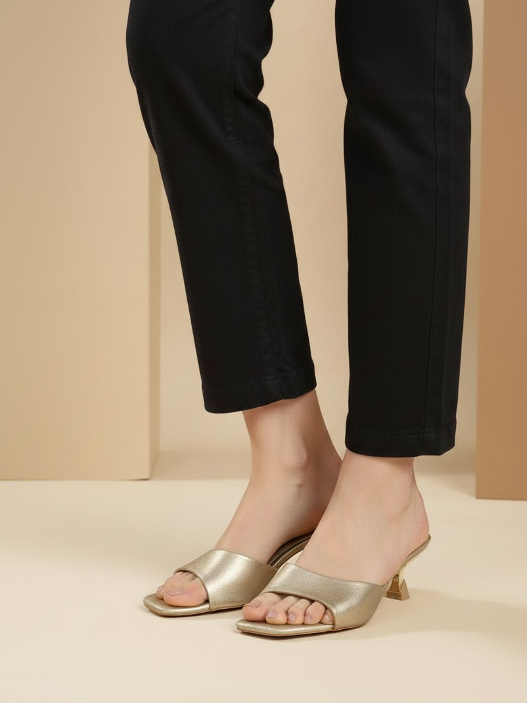 Womens Golden Casual Solid Round Toe Kitten Heels