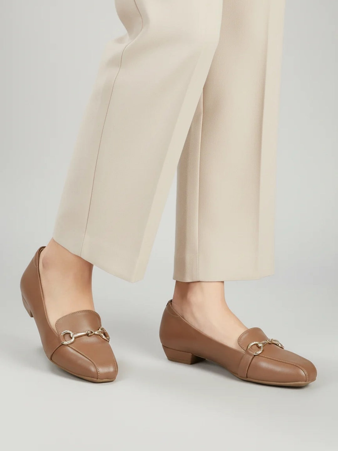 Women Chikoo Solid Block Pumps