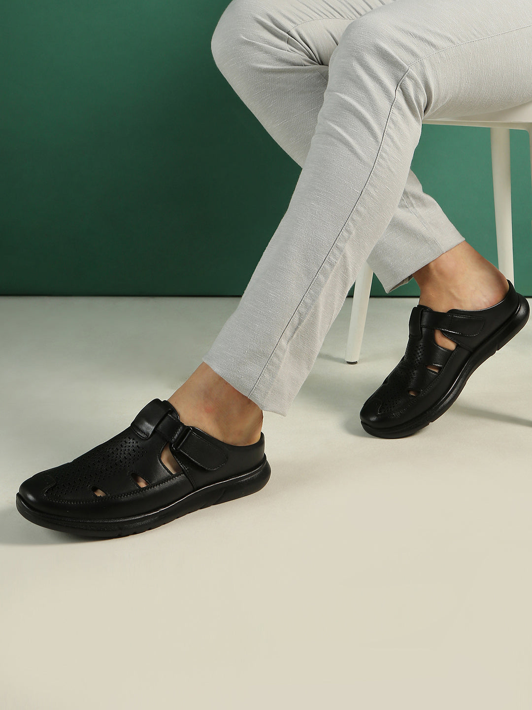 Mens Black Casual Solid Round Toe Sandals