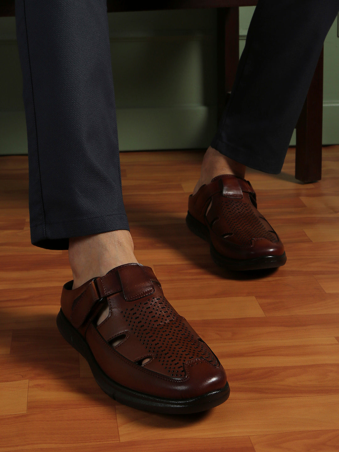 Mens Tan Casual Solid Round Toe Sandals