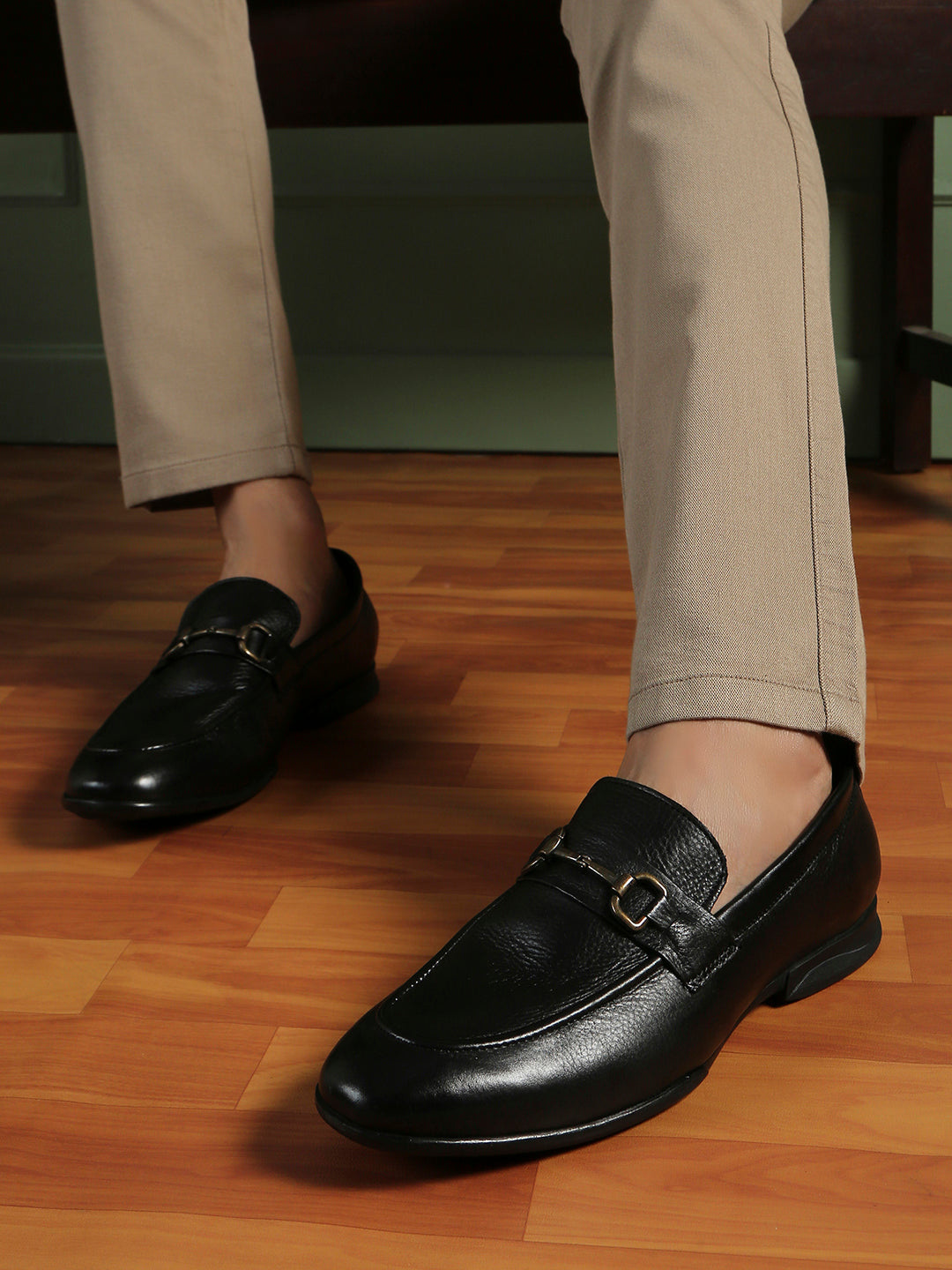 Mens Black Formal Solid Pattern Pointed Toe Loafers