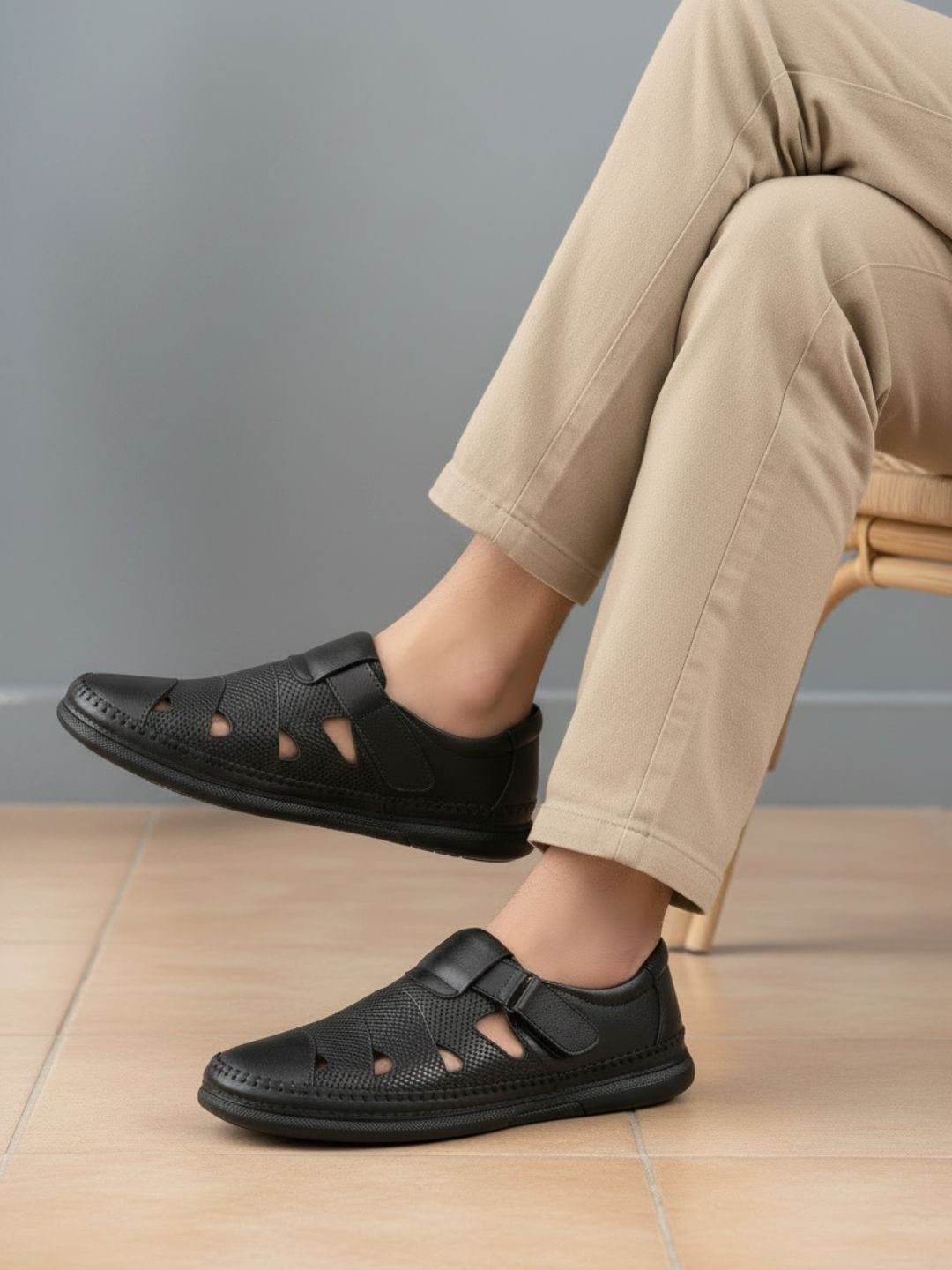 Mens Black Casual Solid Pattern Round Toe Flats