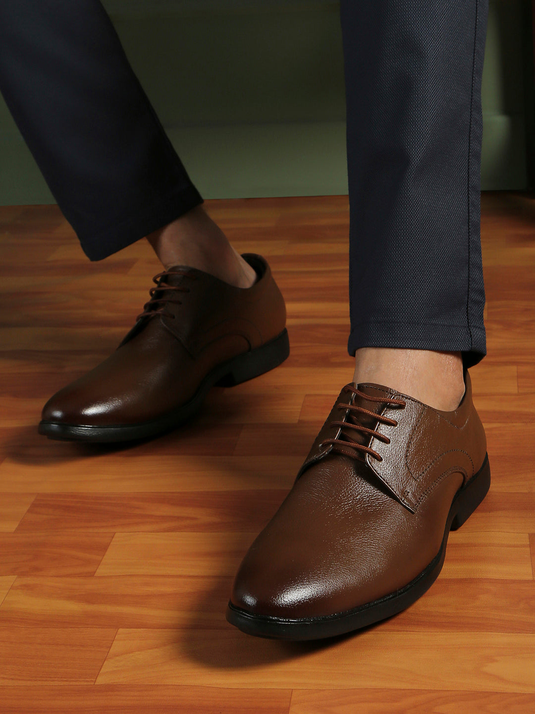 Mens Brown Formal Solid Round Toe Derby Shoe